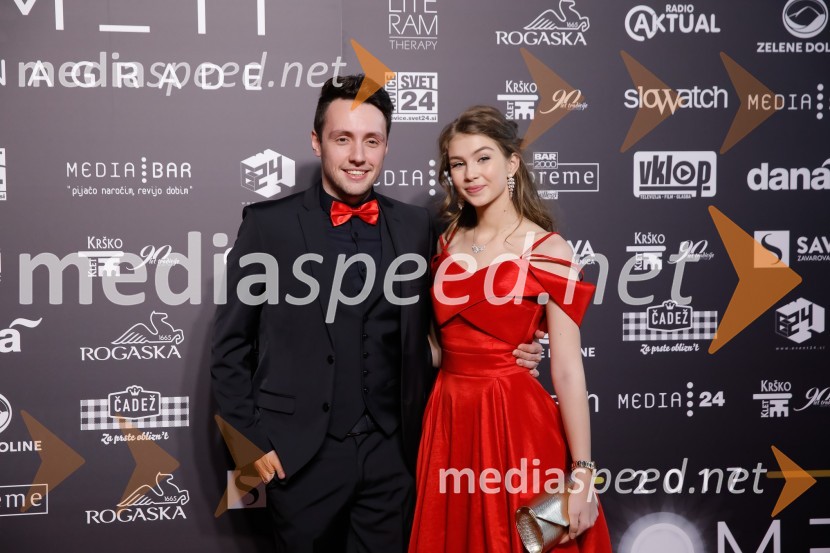  Alex Volasko, pevec;  Saša Lešnjek, pevka, igralkaŽarometi 2018, rdeča preproga