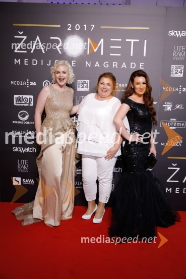 Darja Gajšek, pevka, voditeljica;  Urška Vučak Markež, igralka;  ... Žarometi 2018, rdeča preproga