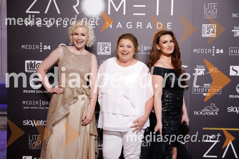  Darja Gajšek, pevka, voditeljica;  Urška Vučak Markež, igralka;  ... Žarometi 2018, rdeča preproga