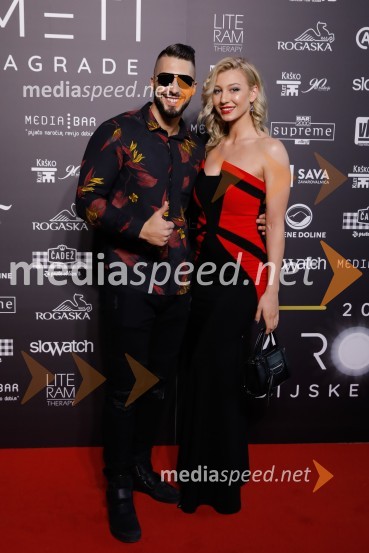  Challe Salle, glasbenik;  Yvonne Srdoč, manekenkaŽarometi 2018, rdeča preproga
