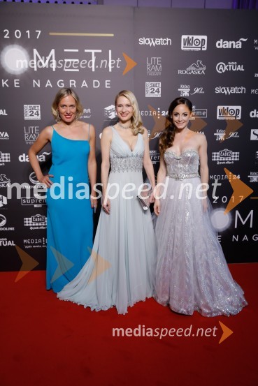  Alenka Slavinec, fotografinja;  Maja Ferme, modna oblikovalka;  Ana Klašnja, balerinaŽarometi 2018, rdeča preproga