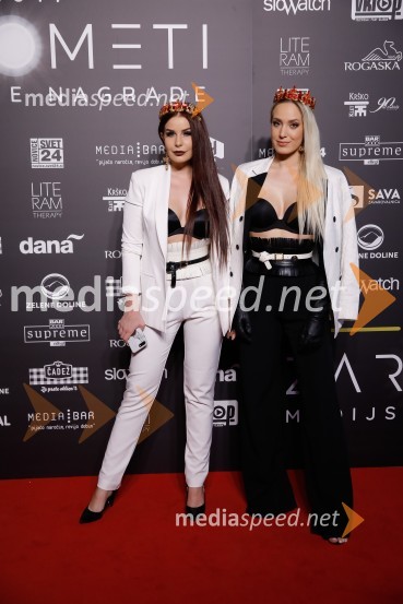 Nika Krmec;  Ines Erbus, pevkaŽarometi 2018, rdeča preproga