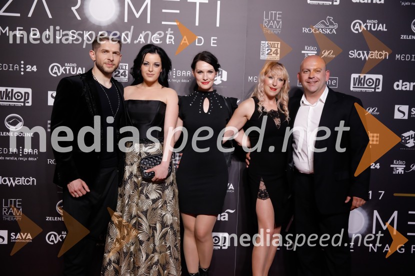  Klemen Bunderla, radijski voditelj, radio Aktual;  Nadja  Martinčič;  ... ;  ... ;  ... Žarometi 2018, rdeča preproga