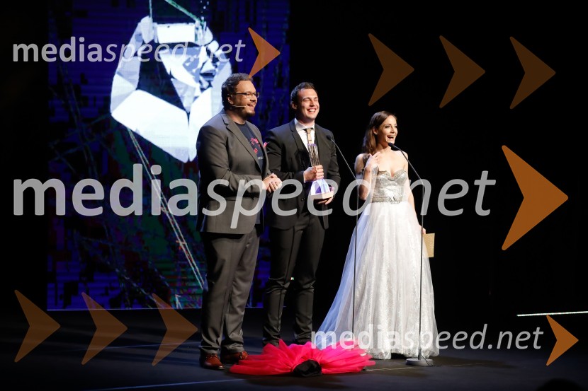  Sašo Stare, stand up komik;  Dejan Vunjak, glasbenik;  Ana Klašnja, balerinaŽarometi 2018, podelitev medijskih nagrad za leto 2017