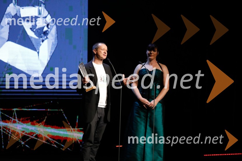  Andrej  Težak-Tešky, stand-up komik, manager, producent, tekač na dolge proge in dobrodelnež;  Marjana Vovk, urednica revije VklopŽarometi 2018, podelitev medijskih nagrad za leto 2017