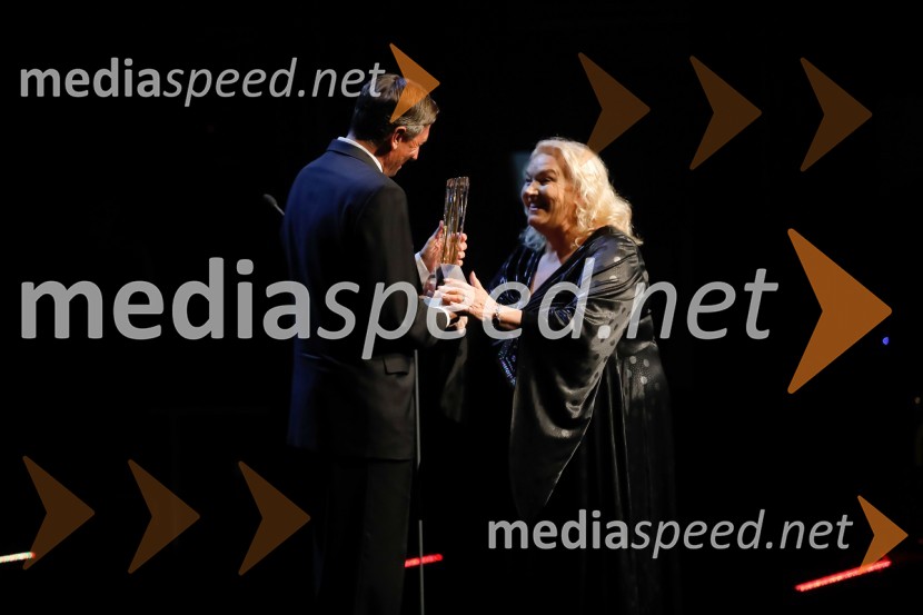  Borut Pahor, predsednik Republike Slovenije;  Elda Viler, pevkaŽarometi 2018, podelitev medijskih nagrad za leto 2017