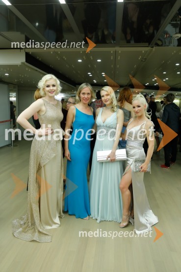  Darja Gajšek, pevka, voditeljica;  Alenka Slavinec, fotografinja;  ... ;  Alja Omladič - Alya, pevkaŽarometi 2018, druženje po prireditvi