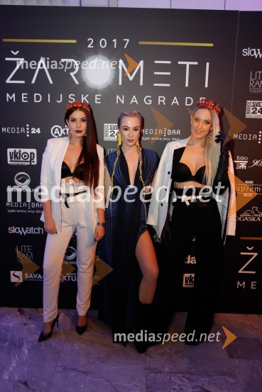  Nika Krmec;  Ana Teržan - Anabel, pevka;  Ines Erbus, pevkaŽarometi 2018, druženje po prireditvi