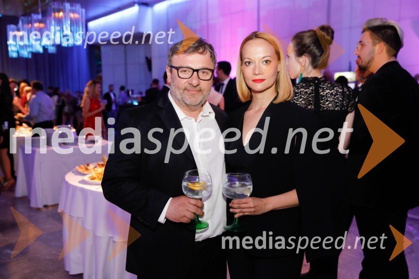  Bojan Emeršič, igralec;  Viktorija Bencik Emeršič, igralkaŽarometi 2018, druženje po prireditvi