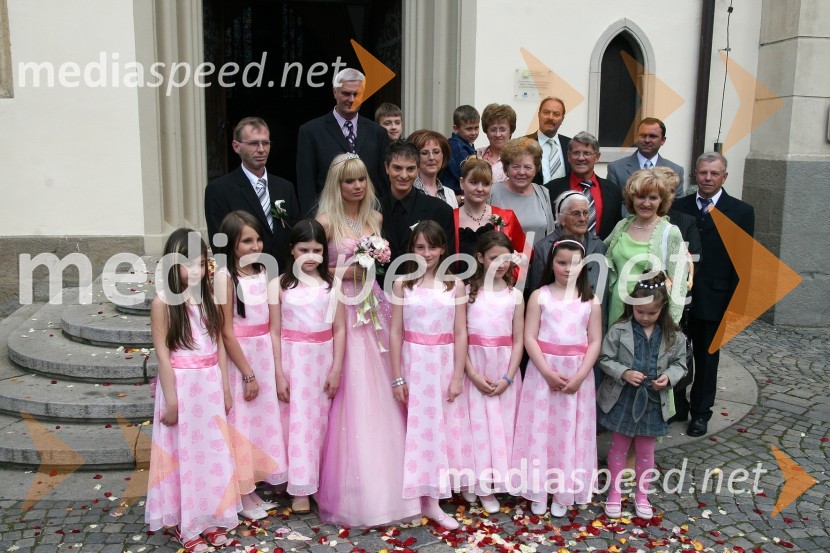 Skupinska poročna fotografijaPoroka Damjan Murko in Maja Žilavec