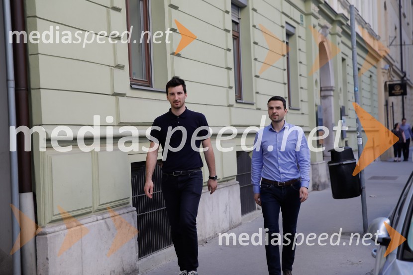  ... ;  Matej Tonin, predsednik NSiS politiki o vsem, razen o politiki - pogovorni večer