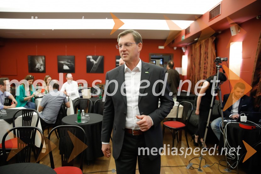 prof. dr. Miro Cerar, nekdanji predsednik Vlade Republike SlovenijeS politiki o vsem, razen o politiki - pogovorni večer