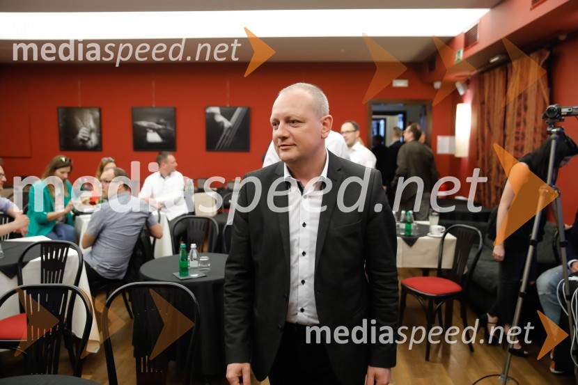  Marko Zidanšek, predsednik SLSS politiki o vsem, razen o politiki - pogovorni večer