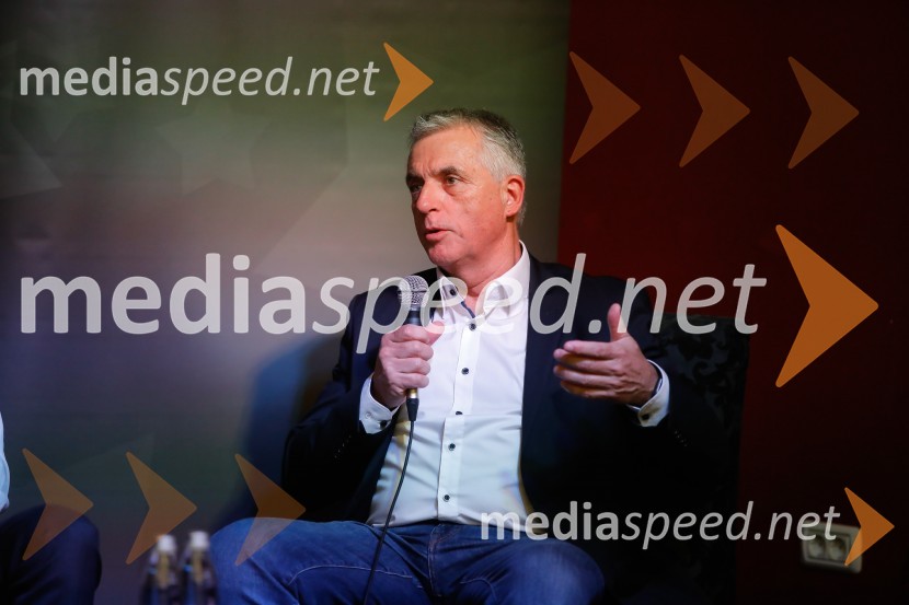  Tomaž Gantar, dr.med., poslanec, DeSUSS politiki o vsem, razen o politiki - pogovorni večer