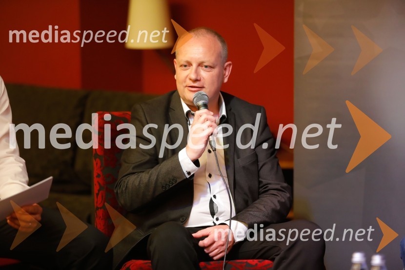  Marko Zidanšek, predsednik SLSS politiki o vsem, razen o politiki - pogovorni večer