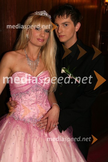 Maja Žilavec, nevesta in Damjan Murko, pevecPoroka Damjan Murko in Maja Žilavec