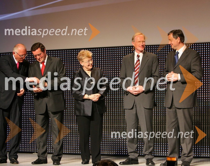 Günter Verheugen, podpredsednik Evropske komisije, Heinrich Timm, dobitnik priznanja v kategoriji Industija (Industry), Alison Brimelow, predsednica Evropskega patentnega urada, Norbert Enning, dobitnik priznanja v kategoriji Industija (Industry) in dr. Danilo Türk, predsednik Republike SlovenijePodelitev priznanj Evropski izumitelj leta 2008 - European Inventor of the Year 2008