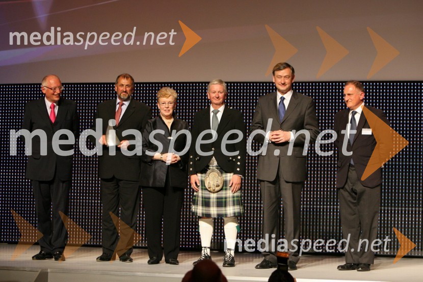 Günter Verheugen, podpredsednik Evropske komisije, Douglas Anderson, dobitnik priznanja v kategoriji mala in srednja podjetja/raziskovalna dejavnost (SMEs/research), Alison Brimelow, predsednica Evropskega patentnega urada, Robert Henderson, dobitnik priznanja v kategoriji mala in srednja podjetja/raziskovalna dejavnost (SMEs/research), dr. Danilo Türk, predsednik Republike Slovenije in ...Podelitev priznanj Evropski izumitelj leta 2008 - European Inventor of the Year 2008