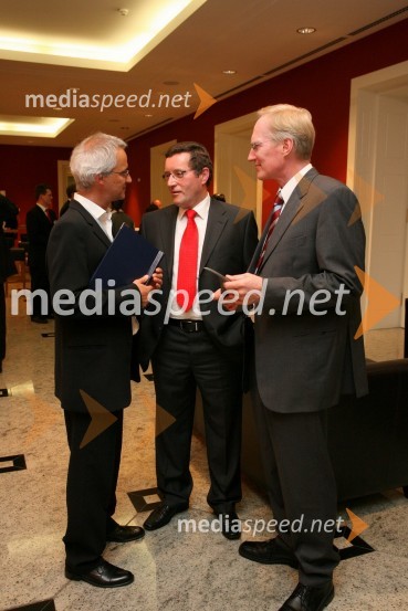 ... in Heinrich Timm in Norbert Enning, dobitnika priznanja v kategoriji Industija (Industry)Podelitev priznanj Evropski izumitelj leta 2008 - European Inventor of the Year 2008