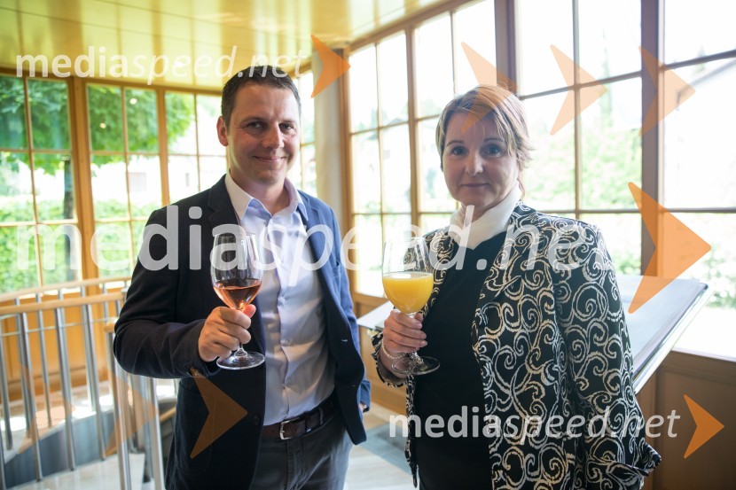  Matjaž Belca, vodja projektov RIKO, d. o. o.;  Natalija Glažar BerčičPodjetje Riko obeležuje svojo bogato zgodovino