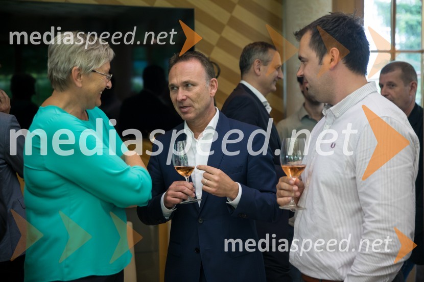  Tatjana Višnikar, Riko d.o.o.; mag. Andrej  Ivanc, vodja področja okoljevarstva, Riko d.o.o.;  Jože Krašovec, Riko d.o.o.Podjetje Riko obeležuje svojo bogato zgodovino