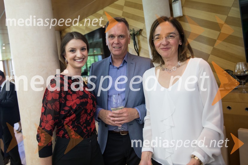  Ava Vivod, Riko d.o.o.;  Damijan Križman, Riko d.o.o.;  Tanja Rupnik, vodja investicijskih projektov RikoPodjetje Riko obeležuje svojo bogato zgodovino