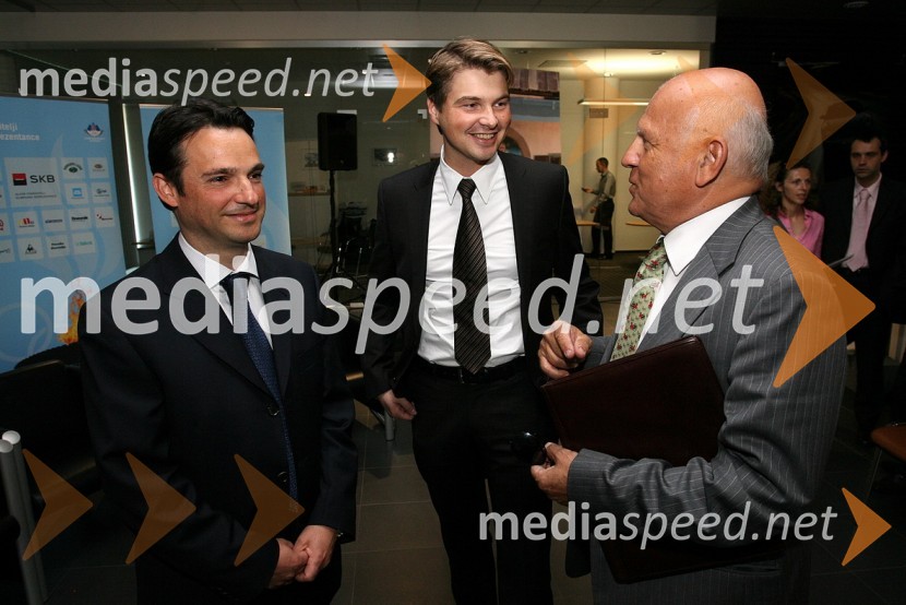 Danilo Ferjančič, direktor Porsche Slovenija, Wilfried Weitgasser, direktor Porsche Slovenija in Janez Kocijančič, predsednik Olimpijskega komiteja SlovenijePodpis sponzorske pogodbe med Porsche Slovenija in Olimpijskim komitejem Slovenije