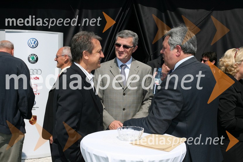 ..., Leo Kremžar, podpredsednik Olimpijskega komiteja Slovenije, ...Podpis sponzorske pogodbe med Porsche Slovenija in Olimpijskim komitejem Slovenije