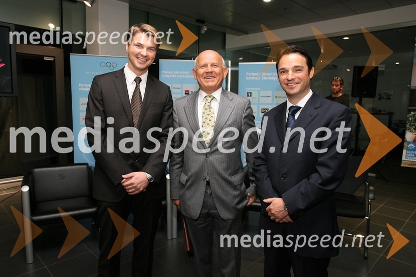 Wilfried Weitgasser, direktor Porsche Slovenija, Janez Kocijančič, predsednik Olimpijskega komiteja Slovenije in Danilo Ferjančič, direktor Porsche SlovenijaPodpis sponzorske pogodbe med Porsche Slovenija in Olimpijskim komitejem Slovenije
