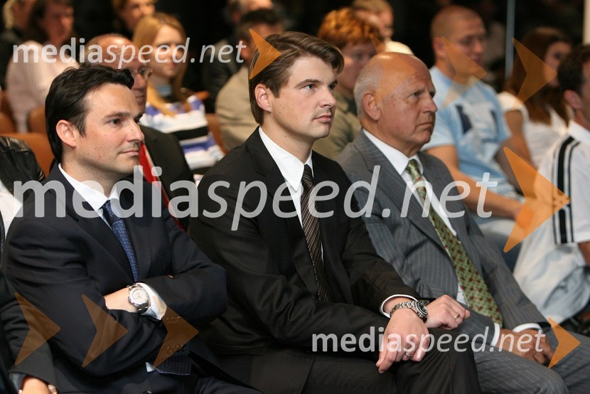 Danilo Ferjančič in Wilfried Weitgasser, direktorja Porsche Slovenija in Janez Kocijančič, predsednik Olimpijskega komiteja SlovenijePodpis sponzorske pogodbe med Porsche Slovenija in Olimpijskim komitejem Slovenije