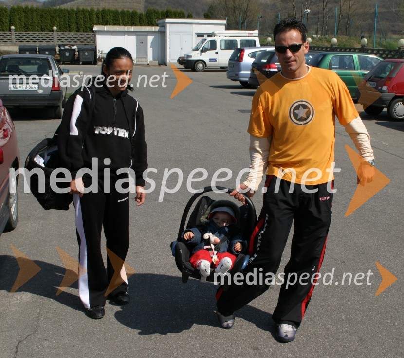 Bianca in Tomaž Barada s hčerko TyroTyra Barada plavanje Fontana