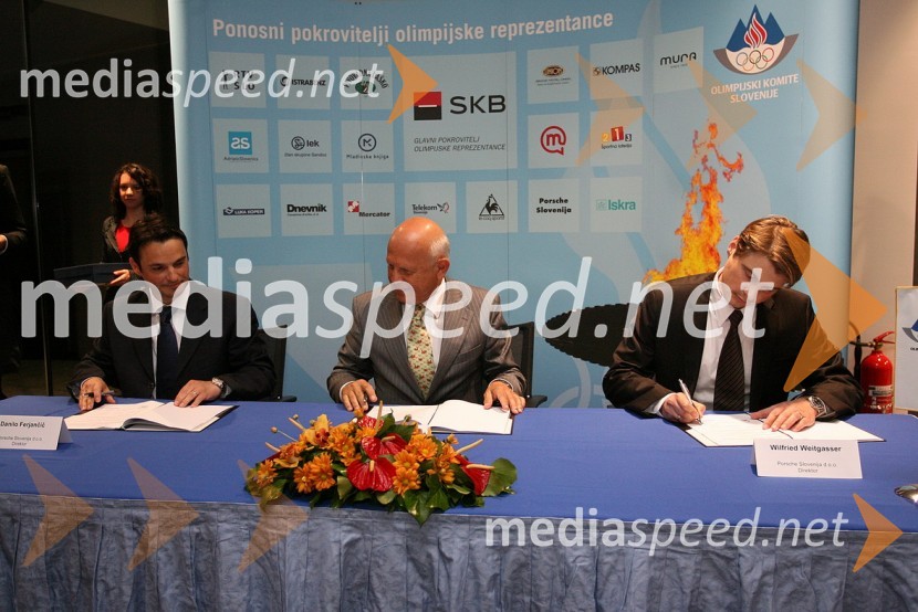 Danilo Ferjančič, direktor Porsche Slovenija, Janez Kocijančič, predsednik Olimpijskega komiteja Slovenije in Wilfried Weitgasser, direktor Porsche SlovenijaPodpis sponzorske pogodbe med Porsche Slovenija in Olimpijskim komitejem Slovenije