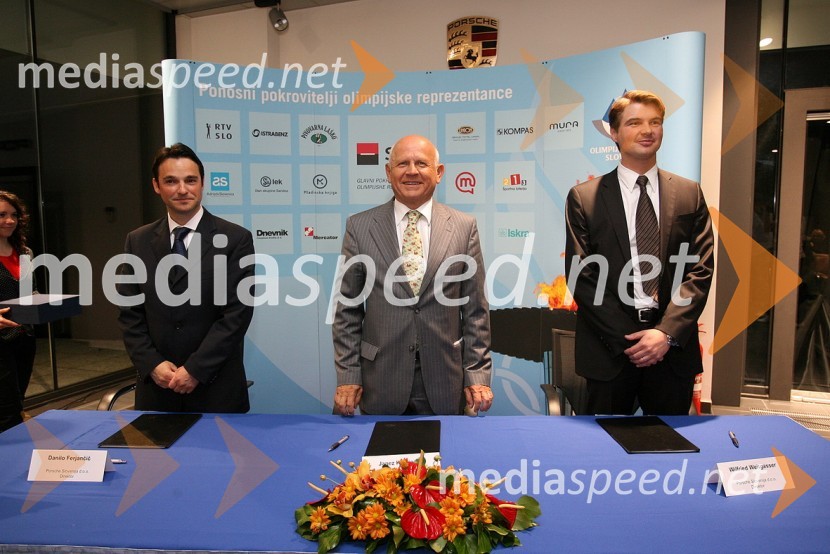 Danilo Ferjančič, direktor Porsche Slovenija, Janez Kocijančič, predsednik Olimpijskega komiteja Slovenije in Wilfried Weitgasser, direktor Porsche SlovenijaPodpis sponzorske pogodbe med Porsche Slovenija in Olimpijskim komitejem Slovenije