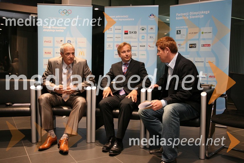 Jani Dvoršak, pomočnik vodje slovenske olimpijske delegacije, Peter Kukovica, predsednik Atletske zveze Slovenije in Boris Ličof, novinarPodpis sponzorske pogodbe med Porsche Slovenija in Olimpijskim komitejem Slovenije