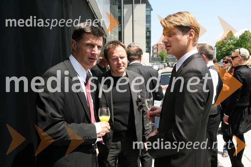 ..., Samo Pagon, vodja marketinga znamke Audi za Slovenijo in Wilfried Weitgasser, direktorja Porsche SlovenijaPodpis sponzorske pogodbe med Porsche Slovenija in Olimpijskim komitejem Slovenije