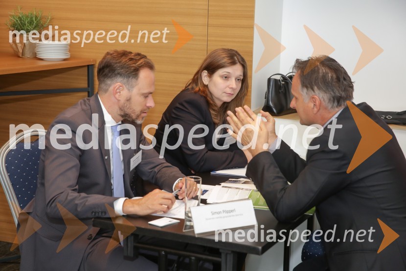  Simon Pöpperl, namestnik direktorice, Slovensko-nemška gospodarska zbornica;  Alexandra Tičar, Slovensko-nemška gospodarska zbornica;  ... Nemški forum 2018