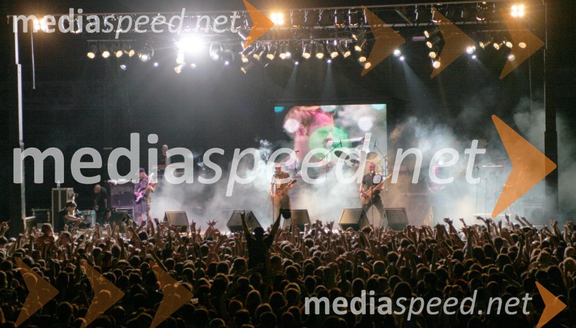 Siddharta pred navdušeno množicoKoncert Piše se leto 2005