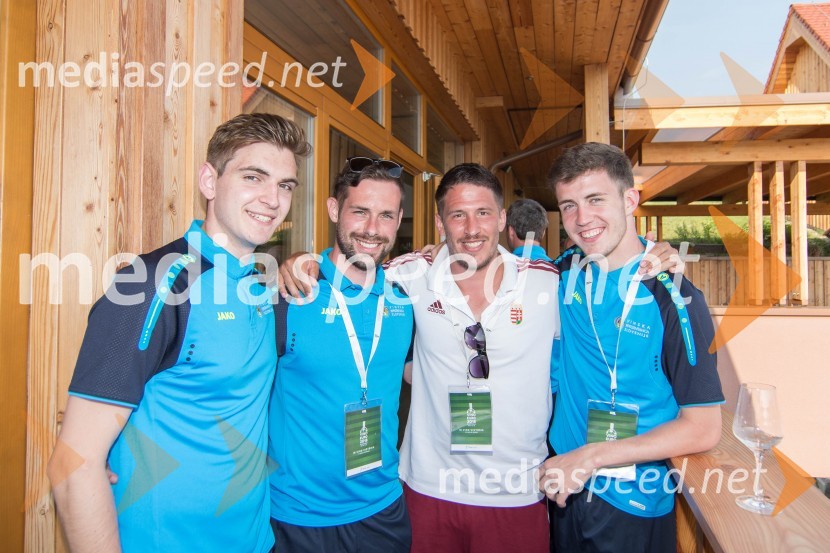  Adam  Valdhuber, Vino Valdhuber;  Jure Veber, nogometaš Vinske reprezentance Slovenije;  ... ;  Jan Kramberger, nogometaš Vinske reprezentance SlovenijeVinoEuro 2018: Spremljevalni program v Mariboru, prvi dan