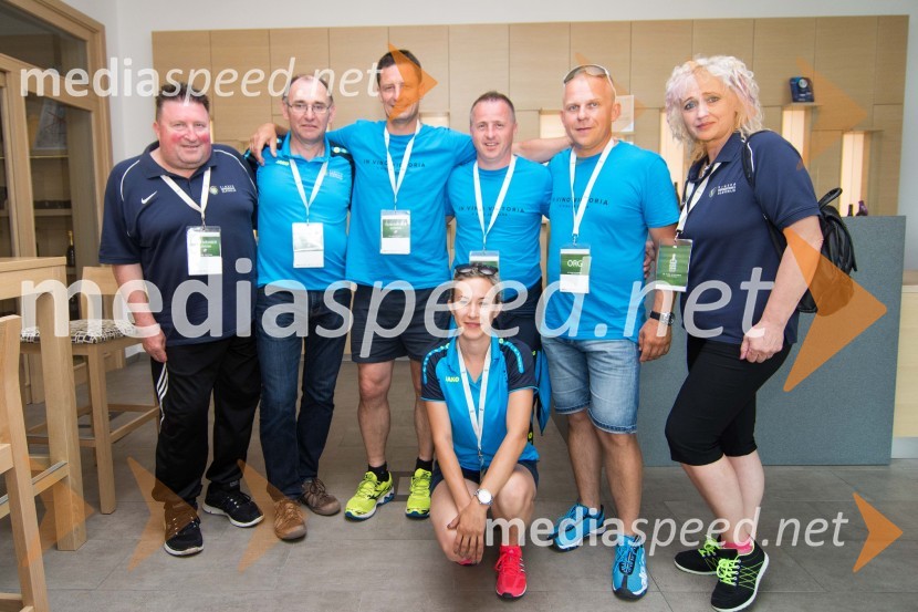  Miran Maksimovič, fizioterapevt;  Mirč Valdhuber, Vino Valdhuber;  Robi Fišer, nogometaš Slovenske vinske reprezentance;  ... ;  Matej Hlebec, kapetan ekipe VRS;  Borut Prapotnik, nogometaš Vinske reprezentance Slovenije;  Sonja Pišotek, fizioterapevtkaVinoEuro 2018: Spremljevalni program v Mariboru, prvi dan