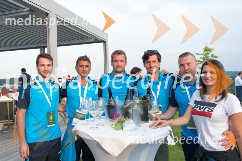  Patrik  Kocina, nogometaš Vinske reprezentance Slovenije;  Robert Senekovič, nogometaš Vinske reprezentance Slovenije;  Primož Kugler, nogometaš Vinske reprezentance Slovenije;  Tomaž Domenis, nogometaš Vinske reprezentance Slovenije;  Anej Simčič, nogometaš Vinske reprezentance Slovenije;  Marjeta UrbančičVinoEuro 2018: Spremljevalni program v Mariboru, prvi dan