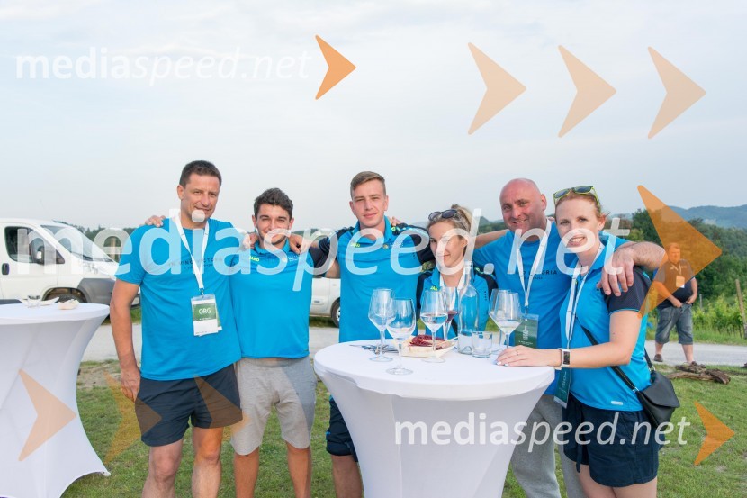  Robi Fišer, nogometaš Slovenske vinske reprezentance;  Timi Kaloh, nogometaš Vinske reprezentance Slovenije;  Mitja Sobočan, nogometaš Vinske reprezentance Slovenije;  ... ;  ... ;  ... VinoEuro 2018: Spremljevalni program v Mariboru, prvi dan