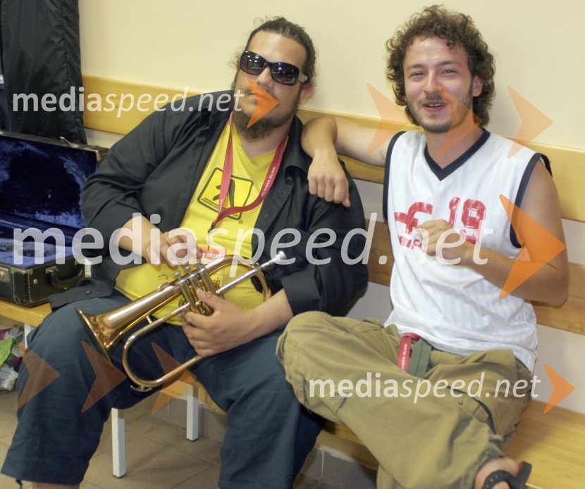 Multiinstrumentalist Denis Beganovič - Kiki in Aleksander Pešut - ShatziKoncert Piše se leto 2005