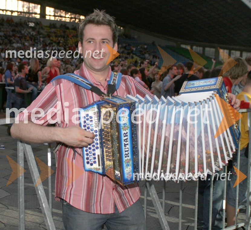 Svetovni prvak v igranju na frajtonarico Robert GoterKoncert Piše se leto 2005