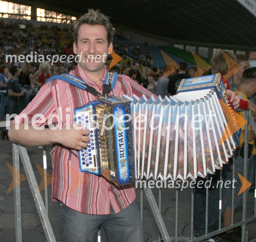 Svetovni prvak v igranju na frajtonarico Robert GoterKoncert Piše se leto 2005