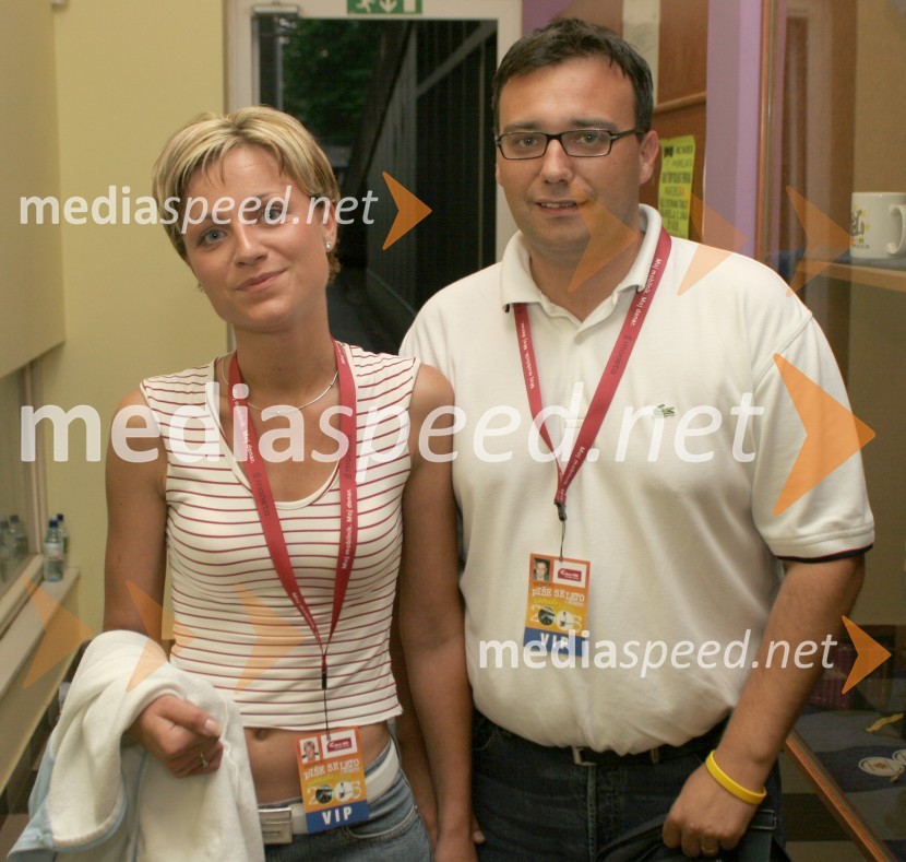 Poslanec SNS Boštjan Zagorac s spremljevalkoKoncert Piše se leto 2005