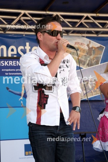 Jani Pavec, skupina Atomik HarmonikSprejem evropskega prvaka na bradlji Mitje Petkovška ter bronastega na drogu Aljaža Pegana