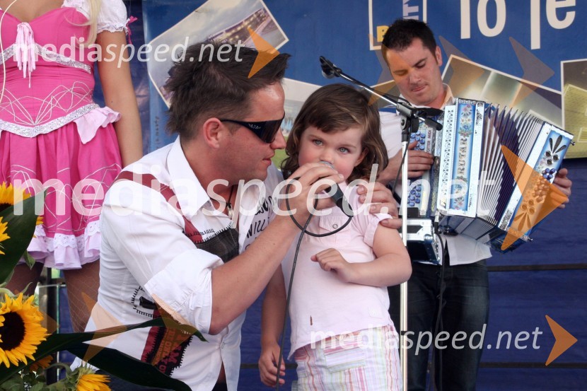 Jani Pavec, skupina Atomik Harmonik in MašaSprejem evropskega prvaka na bradlji Mitje Petkovška ter bronastega na drogu Aljaža Pegana