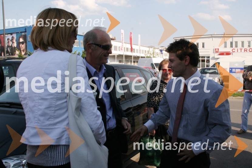 Maja Oven, direktorica sektorja za tržno komuniciranje in odnose z javnostmi v BTC, Jože Mermal, predsednik uprave BTC in Mitja Petkovšek, gimnastičarSprejem evropskega prvaka na bradlji Mitje Petkovška ter bronastega na drogu Aljaža Pegana