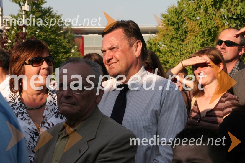 Zoran Janković, župan LjubljaneSprejem evropskega prvaka na bradlji Mitje Petkovška ter bronastega na drogu Aljaža Pegana