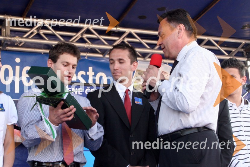 Mitja Petkovšek, gimnastičar in Zoran Janković, župan LjubljaneSprejem evropskega prvaka na bradlji Mitje Petkovška ter bronastega na drogu Aljaža Pegana